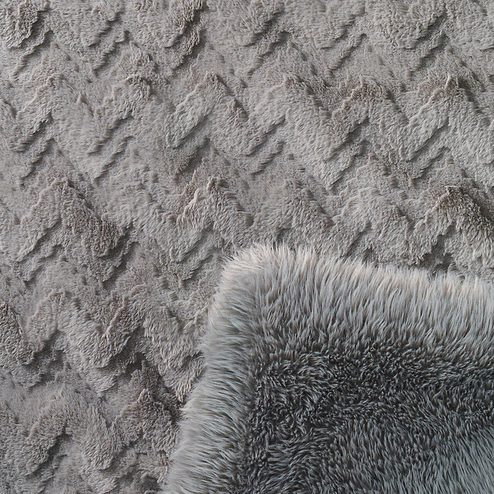 Mon Château Luxury Jacquard Faux Fur Throw