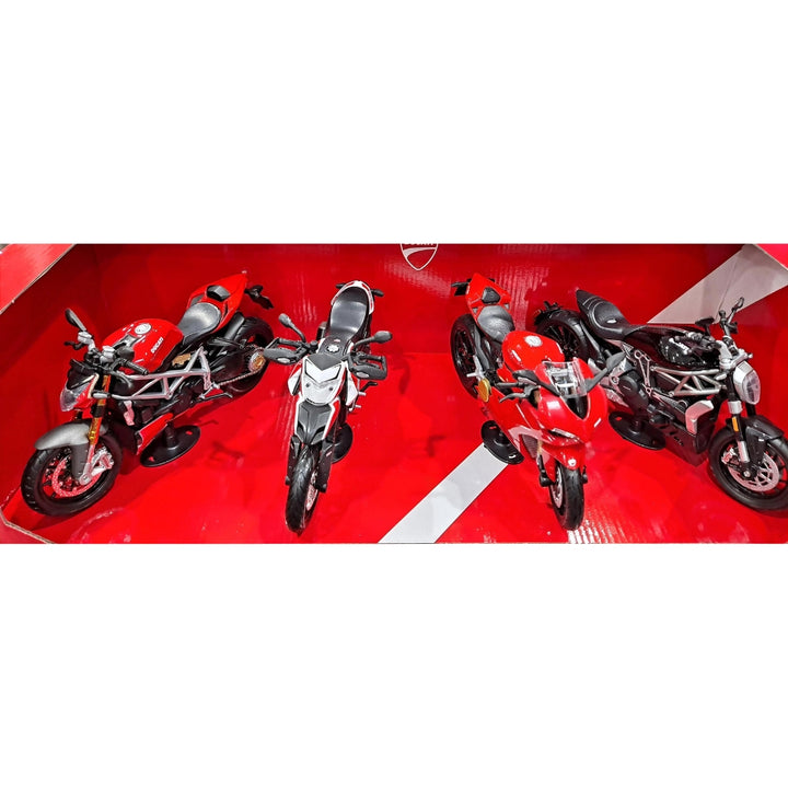 Maisto - Set of 4 motorcycles in 1:12 scale