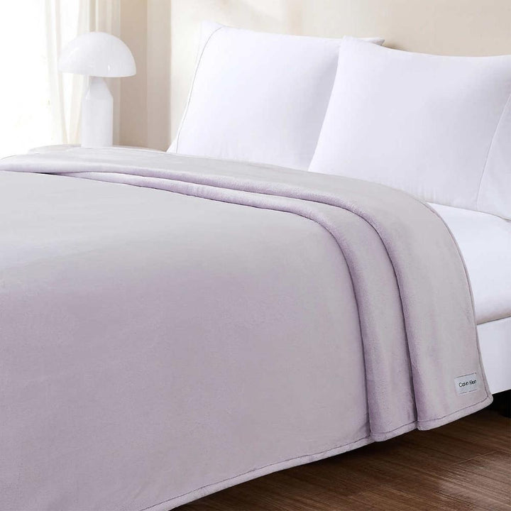 Calvin Klein - Plush Blanket